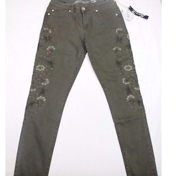 Seven7 Denim - Size 14! Make offer! NWT. ArmyGreen. Seven7.